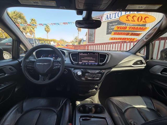2022 Chrysler Pacifica Hybrid Touring L