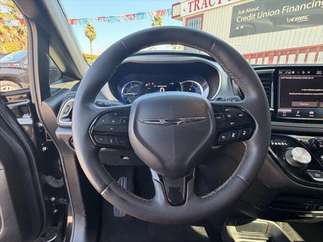 2022 Chrysler Pacifica Hybrid Touring L