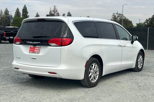2022 Chrysler Voyager LX