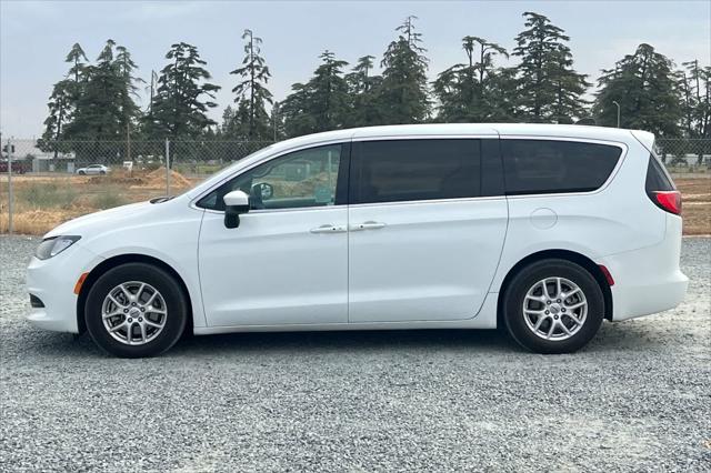 2022 Chrysler Voyager LX
