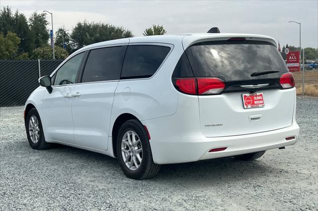 2022 Chrysler Voyager LX