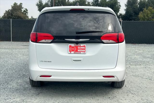 2022 Chrysler Voyager LX