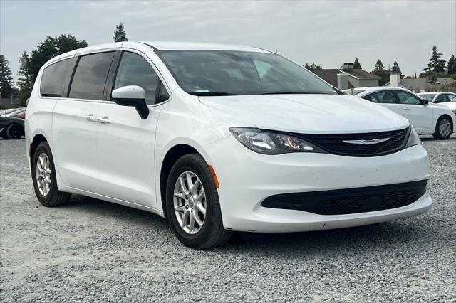 2022 Chrysler Voyager LX
