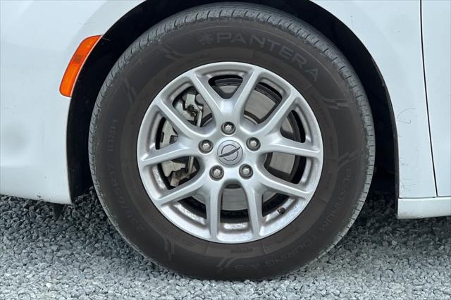 2022 Chrysler Voyager LX