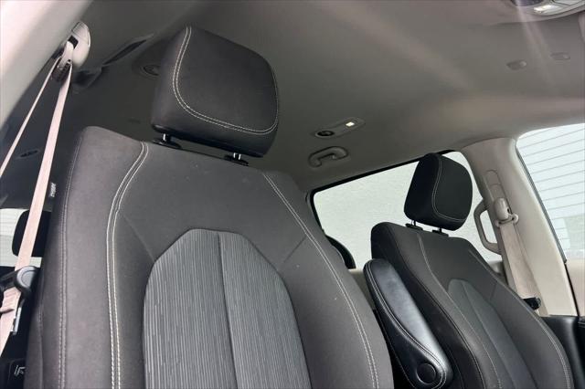 2022 Chrysler Voyager LX