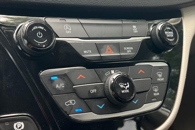 2022 Chrysler Voyager LX