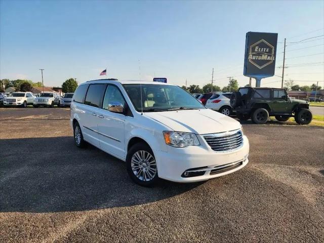 2016 Chrysler Town & Country Touring-L Anniversary Edition for sale in Mount Zion, IL