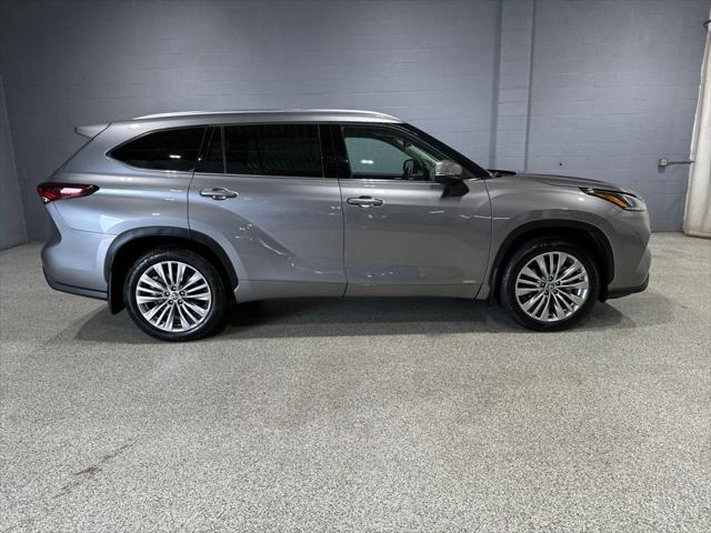 2026 Toyota Highlander Hybrid Platinum