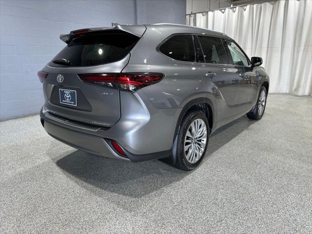 2026 Toyota Highlander Hybrid Platinum