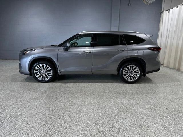 2026 Toyota Highlander Hybrid Platinum