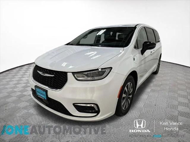 2024 Chrysler Pacifica Hybrid Select for sale in Eau Claire, WI