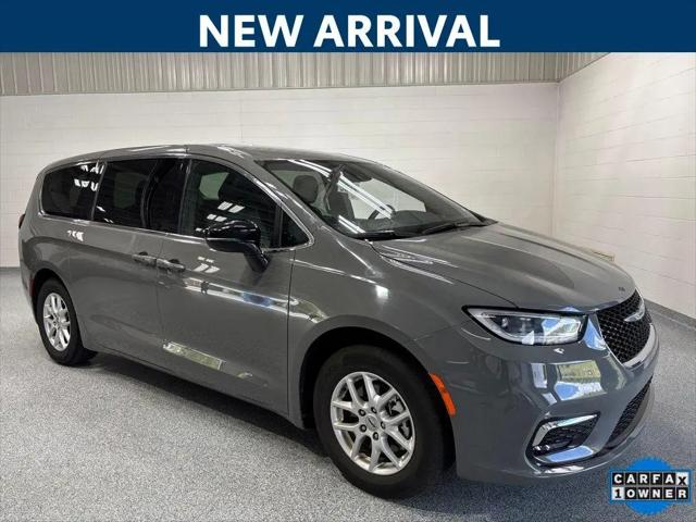 2025 Chrysler Pacifica Select for sale in Chilton, WI