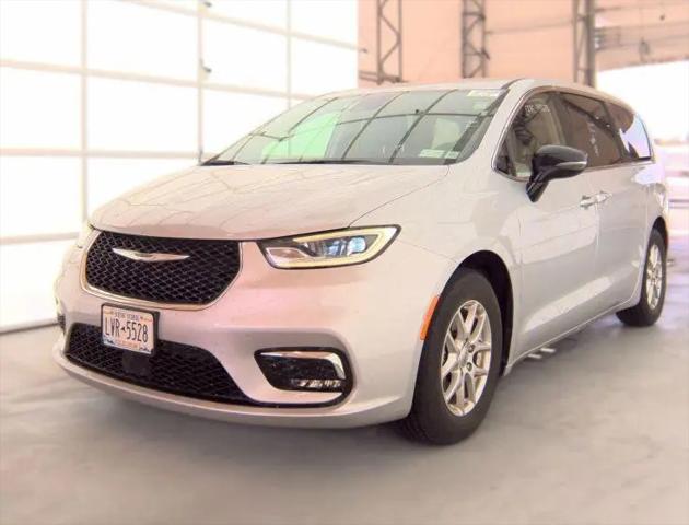 2024 Chrysler Pacifica Touring L for sale in Kansas City, KS