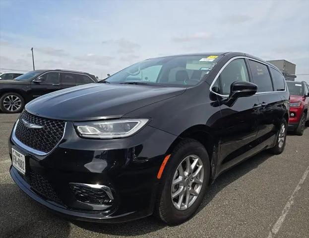2024 Chrysler Pacifica Touring L for sale in Kansas City, KS