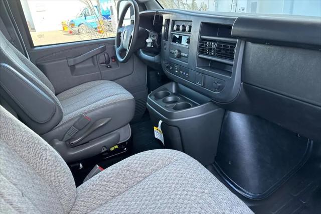2025 GMC Savana Cargo RWD 2500 Extended Wheelbase Work Van