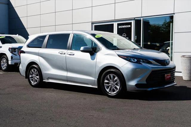 2024 Toyota Sienna LE for sale in Beaverton, OR