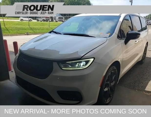 2025 Chrysler Pacifica Limited for sale in Woodville, OH