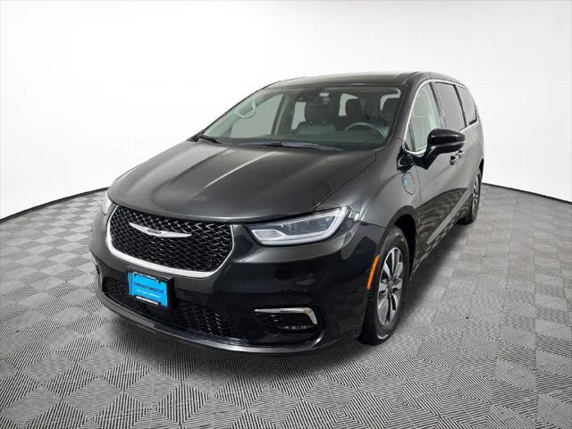 2023 Chrysler Pacifica Hybrid Touring L for sale in Chippewa Falls, WI