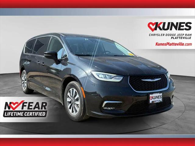 2023 Chrysler Pacifica Hybrid Touring L for sale in Platteville, WI