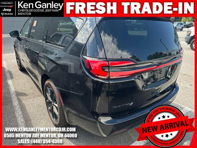 2024 Chrysler Pacifica Limited AWD