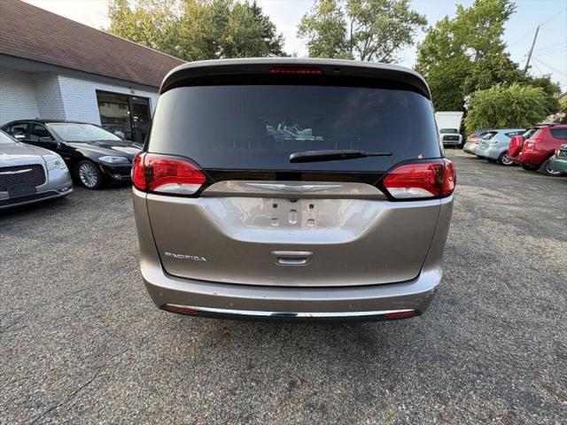 2017 Chrysler Pacifica Touring-L Plus