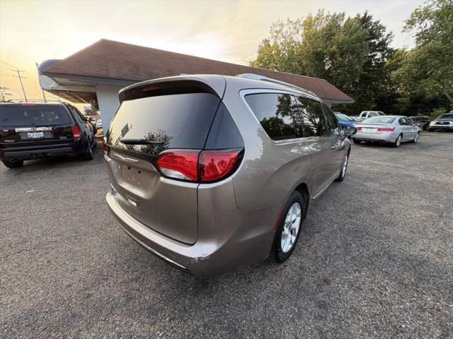 2017 Chrysler Pacifica Touring-L Plus