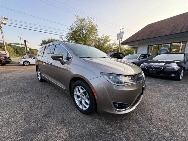 2017 Chrysler Pacifica Touring-L Plus
