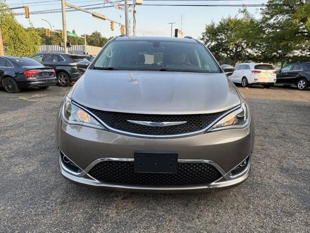 2017 Chrysler Pacifica Touring-L Plus