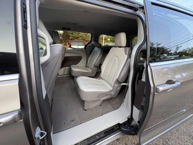 2017 Chrysler Pacifica Touring-L Plus