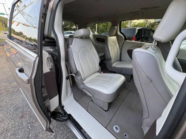2017 Chrysler Pacifica Touring-L Plus