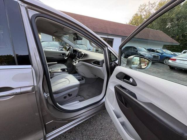 2017 Chrysler Pacifica Touring-L Plus
