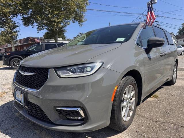 2023 Chrysler Pacifica Touring L for sale in Farmingdale, NY