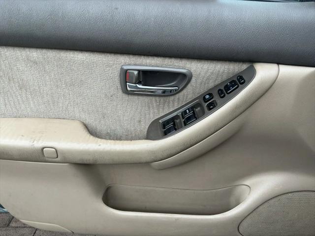 2000 Subaru Outback Base