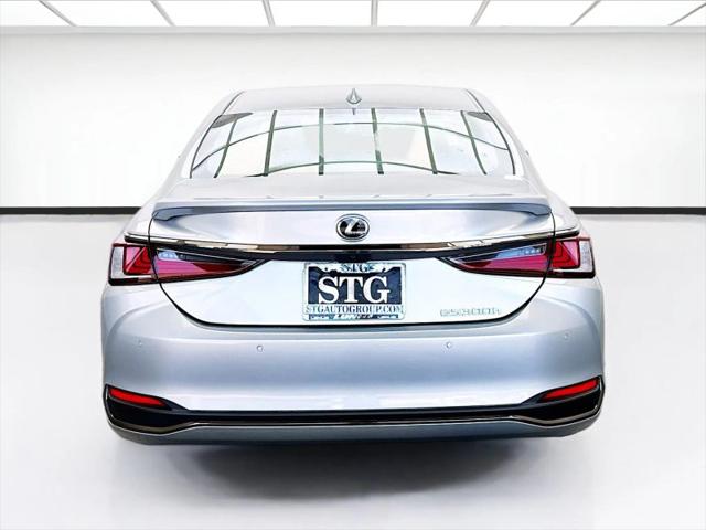2024 Lexus ES 300h F SPORT Handling
