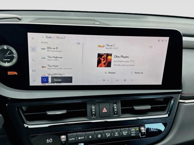 2024 Lexus ES 300h F SPORT Handling