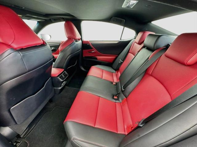 2024 Lexus ES 300h F SPORT Handling