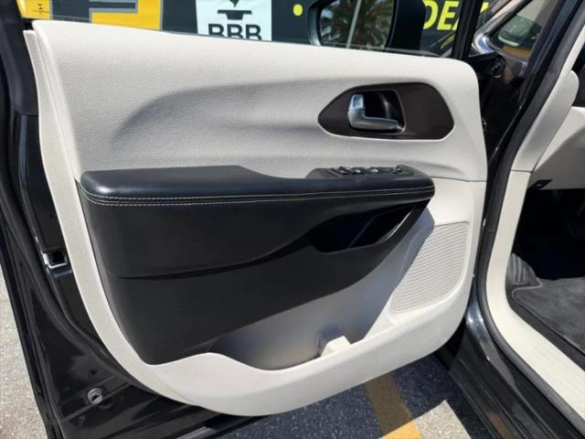 2020 Chrysler Voyager LX