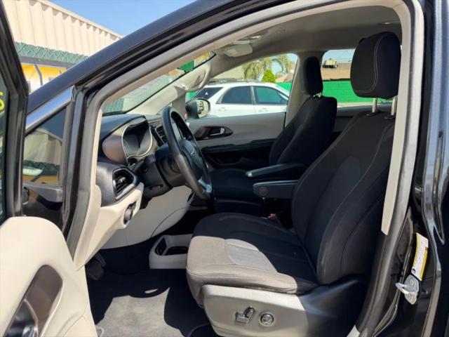2020 Chrysler Voyager LX