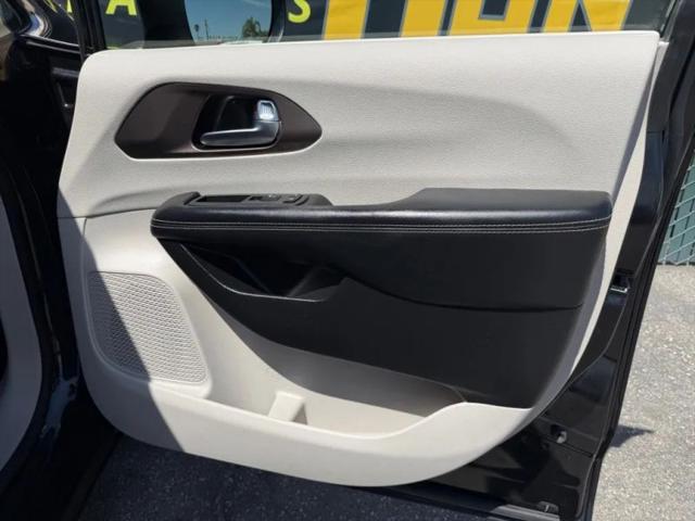 2020 Chrysler Voyager LX