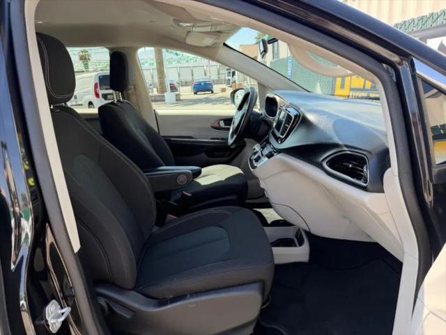 2020 Chrysler Voyager LX