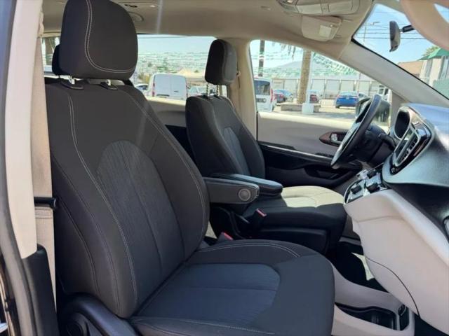 2020 Chrysler Voyager LX