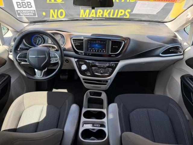 2020 Chrysler Voyager LX