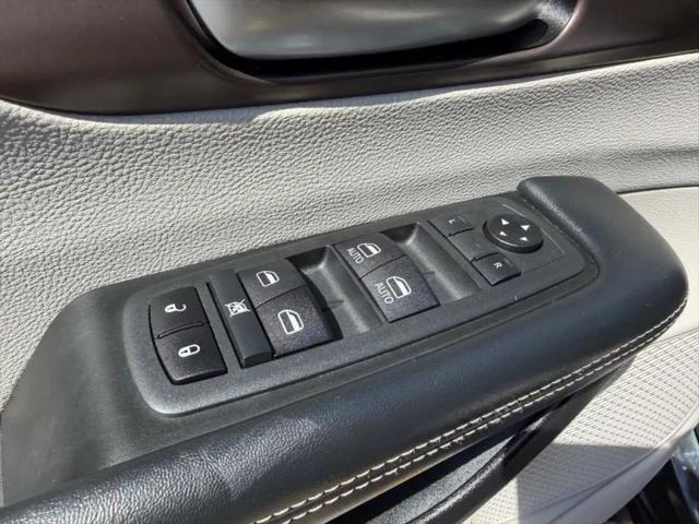 2020 Chrysler Voyager LX