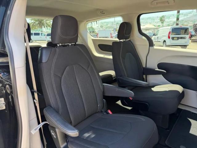 2020 Chrysler Voyager LX