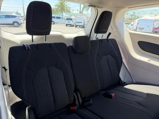 2020 Chrysler Voyager LX