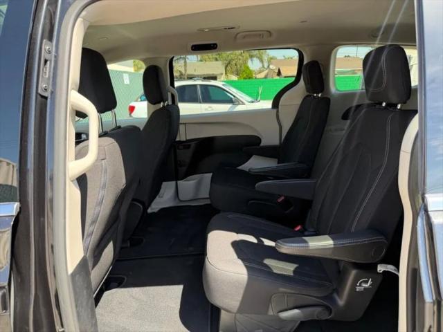 2020 Chrysler Voyager LX