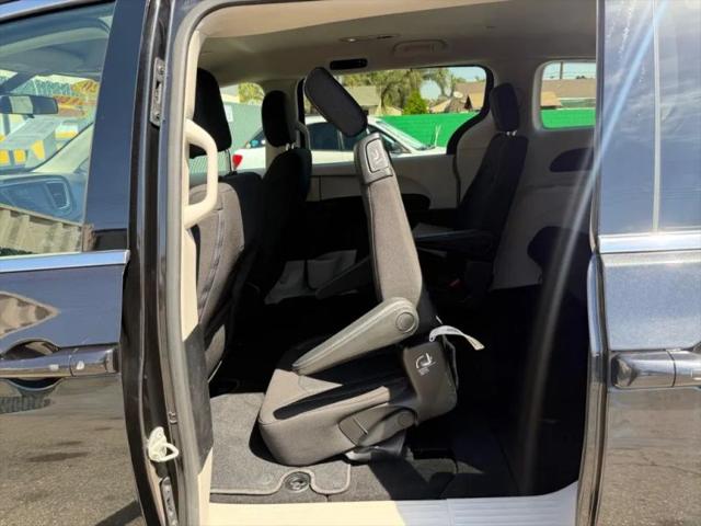 2020 Chrysler Voyager LX