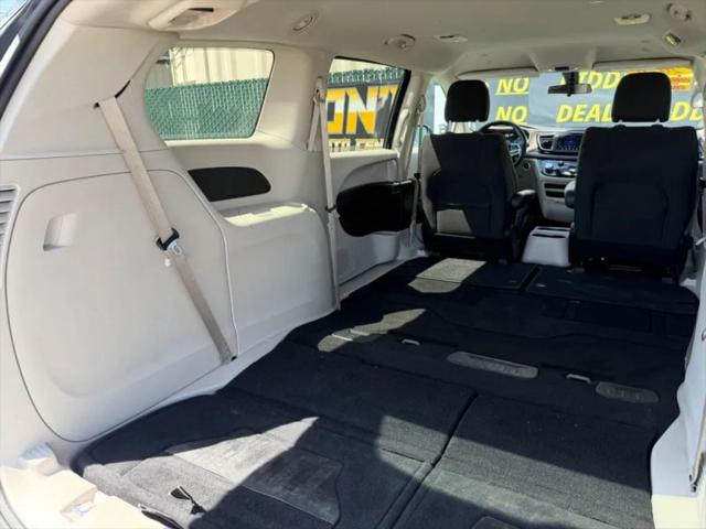 2020 Chrysler Voyager LX