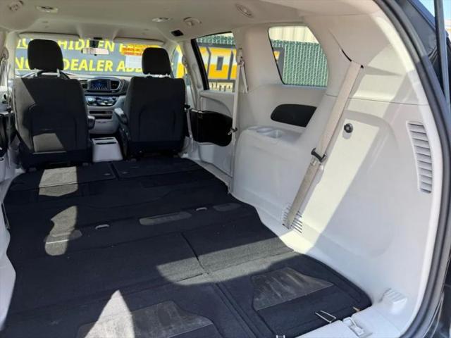 2020 Chrysler Voyager LX