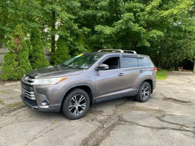 2019 Toyota Highlander LE for sale in Willowick, OH